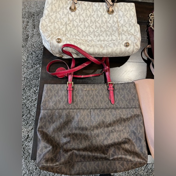 Various purses for sale, various sizes - Picture 1 of 4